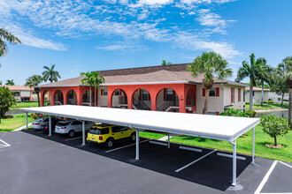 326-344 Charlemagne Blvd in Naples, FL - Building Photo - Building Photo