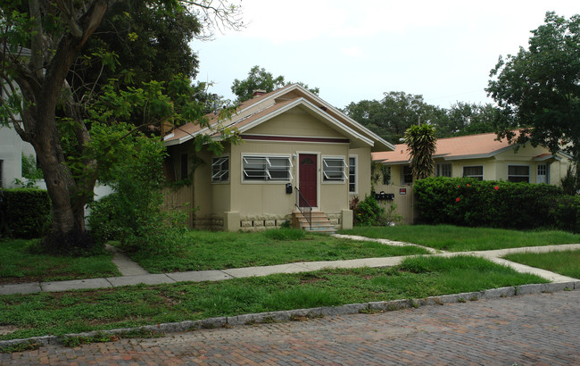 305 14th Ave N in St. Petersburg, FL - Foto de edificio - Building Photo