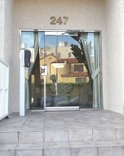 247 S. Normandie Apartments in Los Angeles, CA - Foto de edificio - Building Photo