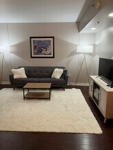 425 W Beech St, Unit 206 in San Diego, CA - Foto de edificio - Building Photo