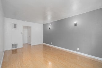 1216 N Las Palmas Ave in Los Angeles, CA - Foto de edificio - Interior Photo