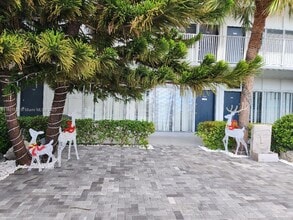 2101 Normandy Dr in Miami Beach, FL - Foto de edificio - Building Photo