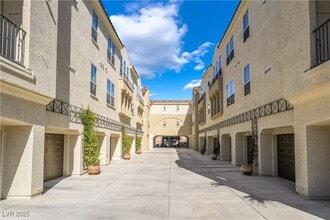 2555 Hampton Rd in Henderson, NV - Building Photo - Building Photo