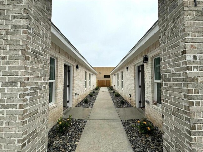100 San Jose Dr, Unit 2 in Mission, TX - Building Photo - Building Photo