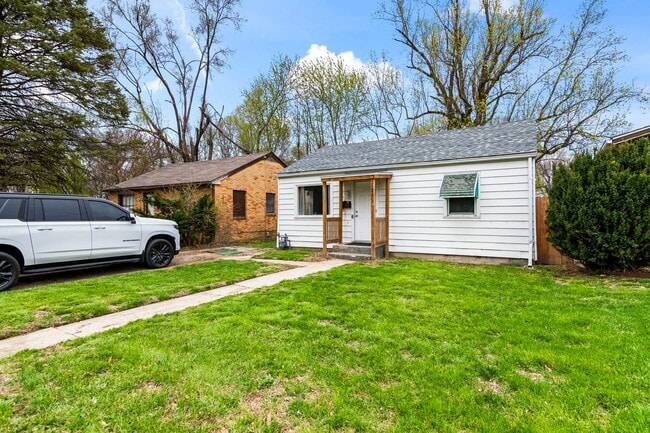 property at 2265 E Laurel St