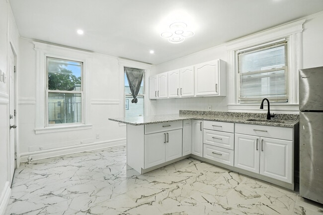 97 Hopkins Pl, Unit 2