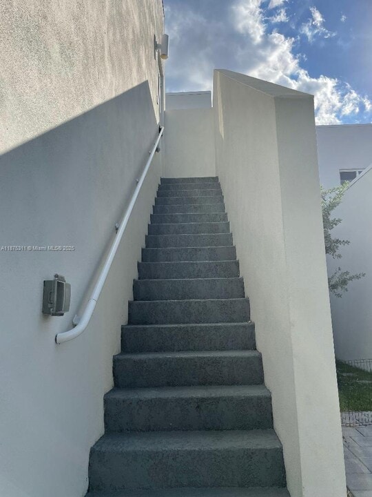 10317 NW 66th St in Doral, FL - Building Photo