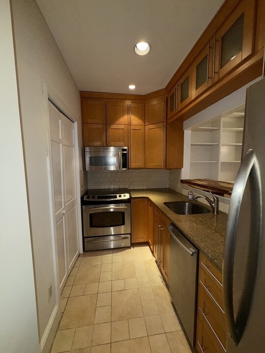 377 Marlborough St, Unit 2 in Boston, MA - Building Photo