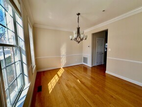 917 Crestfield Dr in Rockville, MD - Building Photo - Building Photo