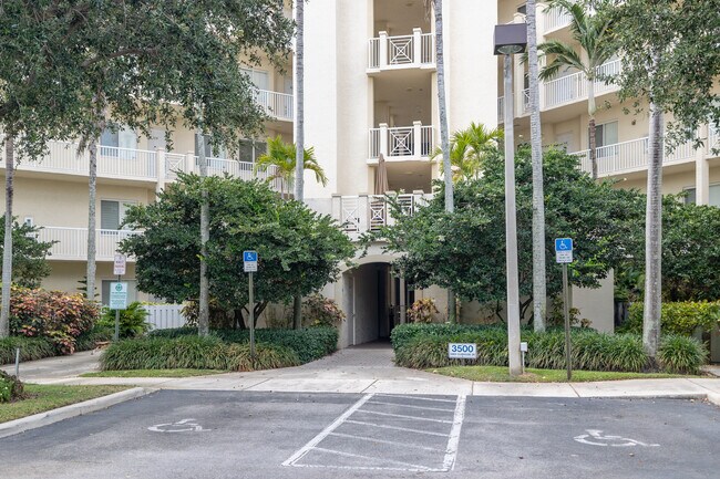 Royal Point at Palm Aire Condominiums in Pompano Beach, FL - Building Photo - Building Photo