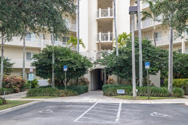 Royal Point at Palm Aire Condominiums in Pompano Beach, FL - Foto de edificio - Building Photo