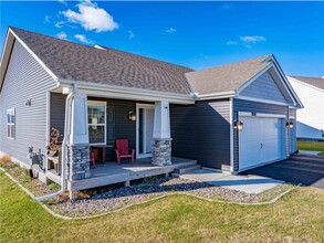 20585 Geyser Ct in Lakeville, MN - Building Photo - Building Photo