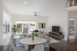 Madamore in Cincinnati, OH - Foto de edificio - Building Photo