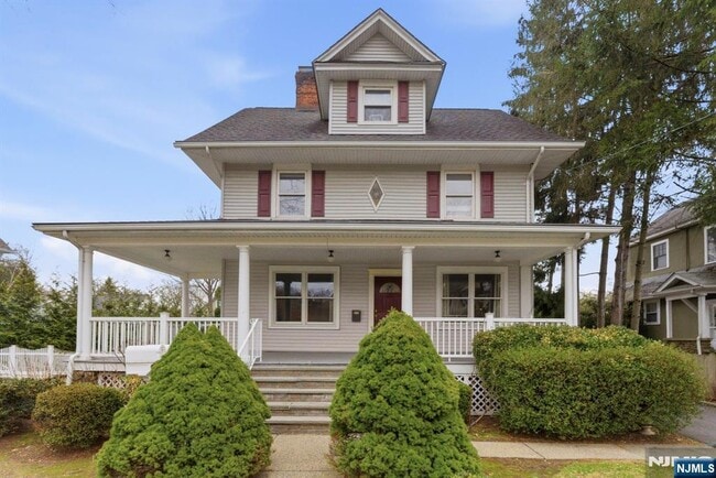 property at 113 Oak St