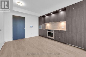259 The Kingsway in Toronto, ON - Building Photo - Building Photo