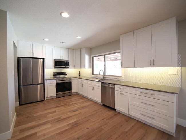 property at 4722 S Taylor Dr