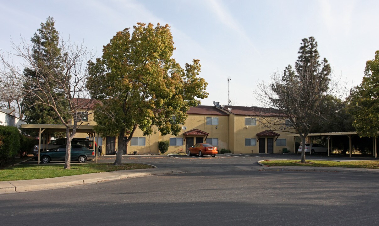 19940 2nd St in Hilmar, CA - Building Photo