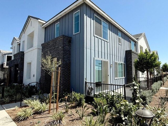 2704 Carlton Privado