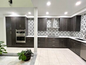 1905 Canterbury Cir in Wellington, FL - Building Photo - Building Photo