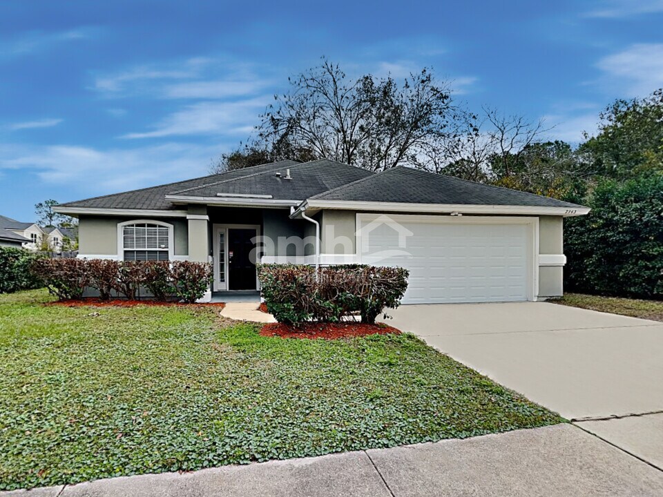 3943 Hunters Lake Cir E in Jacksonville, FL - Building Photo