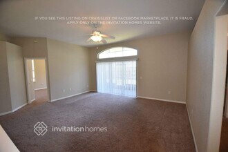 325 Country Vineyard Dr in Valrico, FL - Foto de edificio - Building Photo