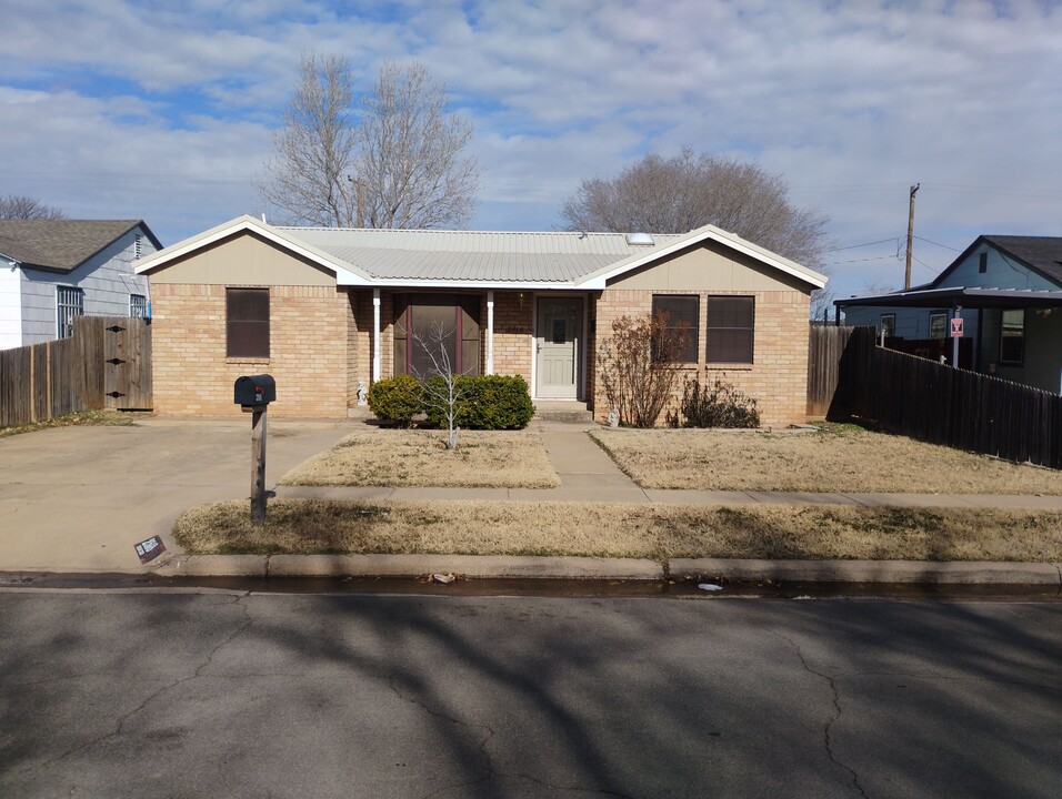 2518 1st Pl in Lubbock, TX - Building Photo