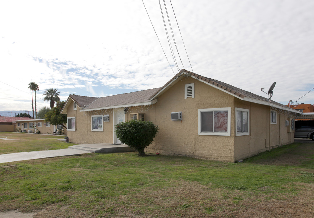 46517 Arabia St in Indio, CA - Foto de edificio