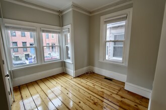 126 Saratoga St, Unit #1 in Boston, MA - Foto de edificio - Building Photo