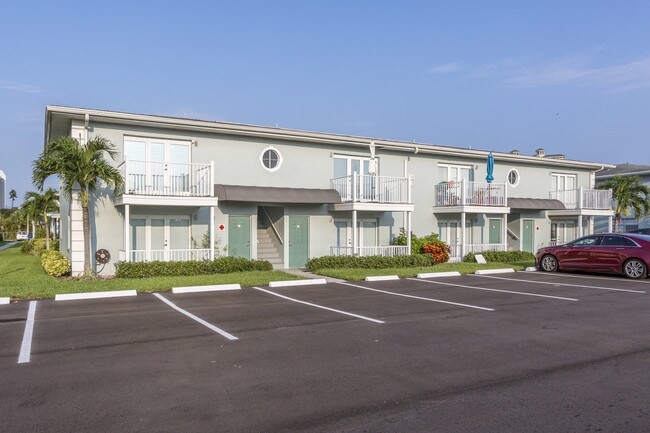 Palms at Waters Edge in North Fort Myers, FL - Foto de edificio - Building Photo