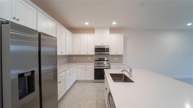 4887 Cross Pr Pkwy in St. Cloud, FL - Building Photo - Building Photo