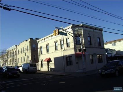 243 Harrison Ave in Garfield, NJ - Foto de edificio - Building Photo