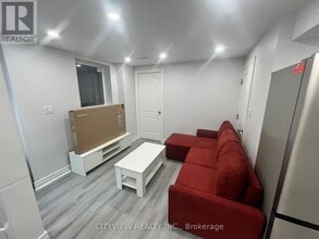 3432 Fountain Park Ave in Mississauga, ON - Building Photo - Building Photo