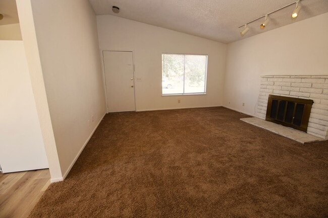 6607 Baywood Ave in Las Vegas, NV - Building Photo - Building Photo