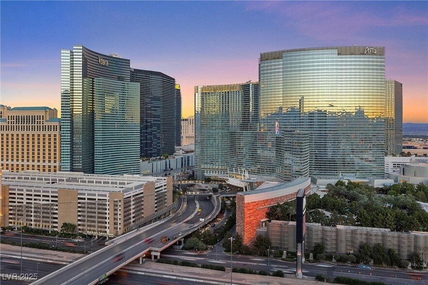 4575 Dean Martin Dr, Unit 1103 in Las Vegas, NV - Building Photo