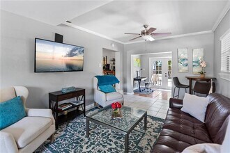 3005 W Helen Ave in Tampa, FL - Building Photo - Building Photo