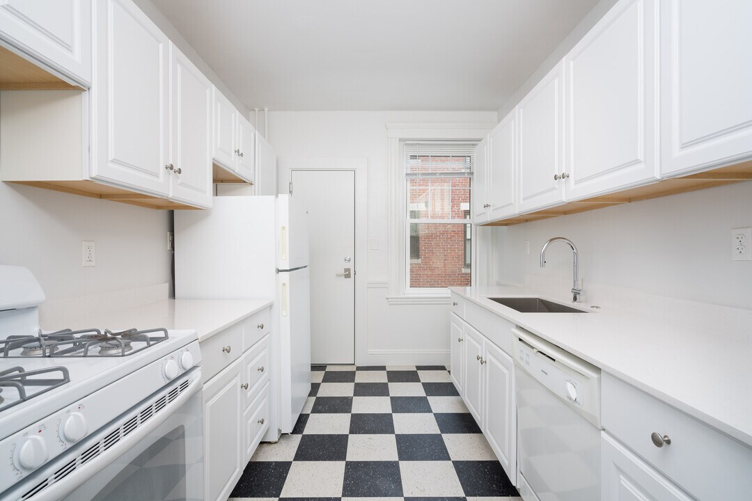 17 Forest St in Cambridge, MA - Building Photo