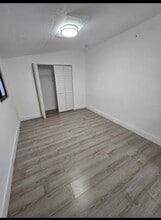 3301 SW 97th Ave, Unit Right Unit in Miami, FL - Building Photo - Building Photo