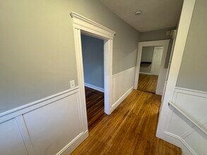 35 Cameron Ave, Unit 2 in Somerville, MA - Foto de edificio - Building Photo