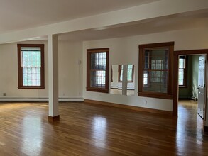 87 Bristol St, Unit 2a in Cambridge, MA - Foto de edificio - Building Photo