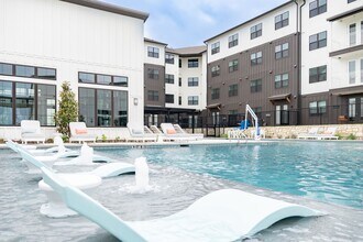 Citizen House Decker in Austin, TX - Foto de edificio - Building Photo