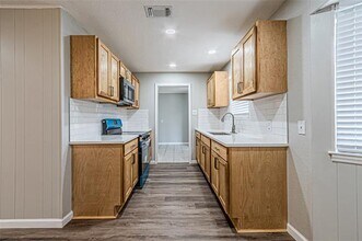 1205 Navaho St in Arlington, TX - Building Photo - Building Photo