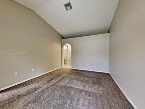 18931 NW 5th St in Pembroke Pines, FL - Building Photo - Building Photo