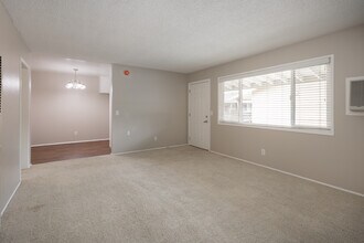 Towne Centre at Orange in Orange, CA - Building Photo - Interior Photo