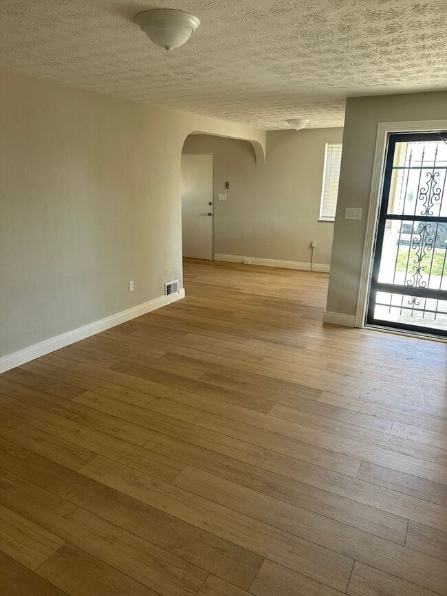 2033 Valley St in Dayton, OH - Building Photo - Building Photo