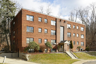 Brentshire Gardens in Pittsburgh, PA - Building Photo - Building Photo