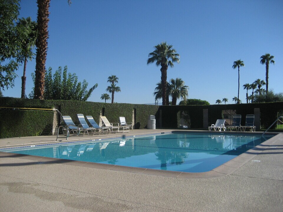 72673 Raven Rd, Unit #4 in Palm Desert, CA - Building Photo