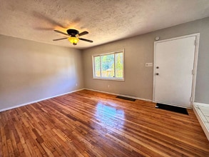 741 Jefferson Rd in Pittsburgh, PA - Building Photo - Building Photo