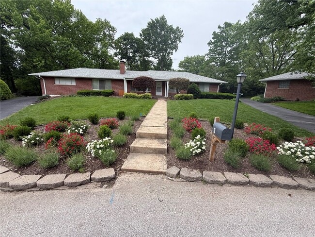 property at 2 Creekside Ln