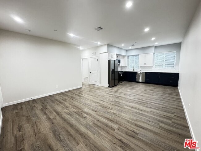 5637 Homeside Ave in Los Angeles, CA - Building Photo - Building Photo