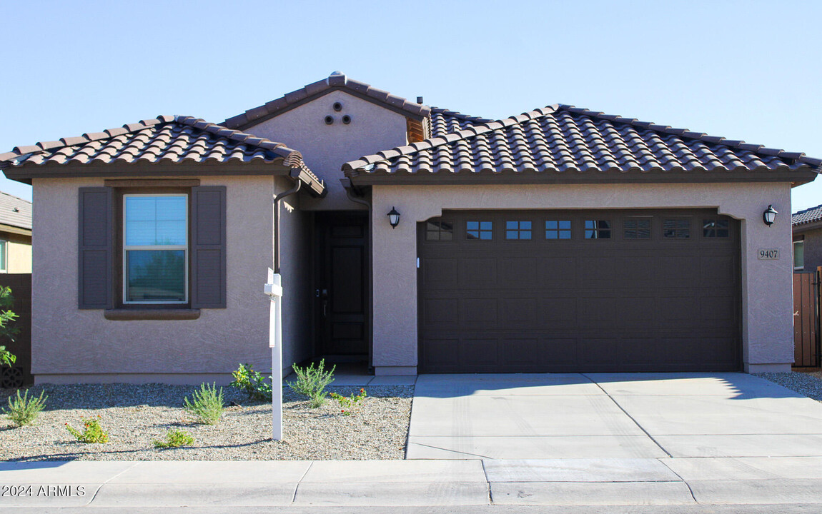 9407 W Encinas Ln in Tolleson, AZ - Building Photo